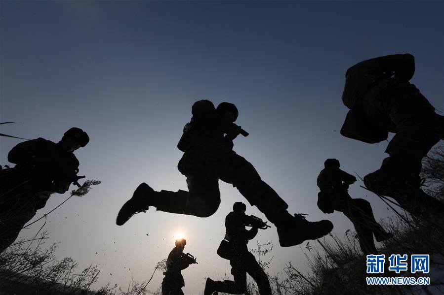 （新華全媒頭條&middot;圖文互動）（12）備戰(zhàn)踏上新起點，練兵展現(xiàn)新氣象&mdash;&mdash;2018中國軍隊新年開訓全景大掃描