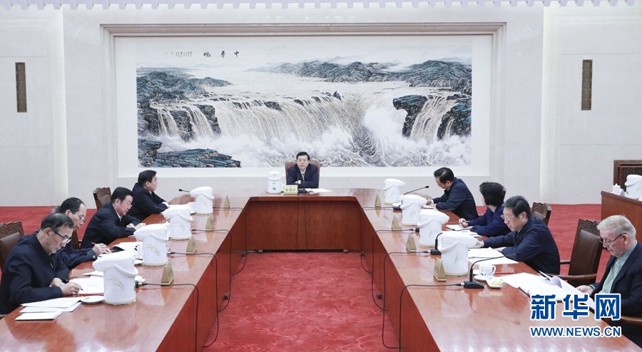 1月22日，中共十二屆全國人大常委會黨組在北京召開會議，認真學(xué)習領(lǐng)會習近平總書記在黨的十九屆二中全會上的重要講話精神，研究全國人大常委會貫徹落實全會精神、做好憲法修改相關(guān)工作。全國人大常委會委員長、常委會黨組書記張德江主持會議并講話。新華社記者 丁林 攝