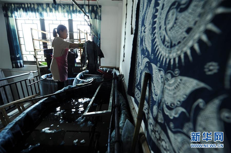 （社會）（2）貴州丹寨：&ldquo;指尖經(jīng)濟(jì)&rdquo;繪制脫貧藍(lán)圖