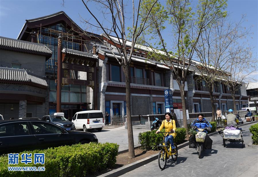 （在習(xí)近平新時代中國特色社會主義思想指引下&mdash;&mdash;新時代新氣象新作為&middot;新華全媒頭條&middot;圖文互動）（3）最濃是這中國紅&mdash;&mdash;北京市西城區(qū)弘揚(yáng)紅墻意識深化改革發(fā)展紀(jì)實