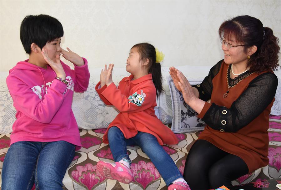 （新華全媒頭條&middot;圖文互動(dòng)）（3）超越血緣的母愛(ài)