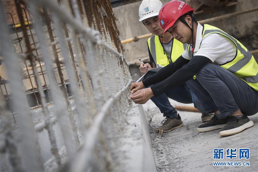 （新時代奮斗者&middot;圖文互動）（1）當一群&ldquo;90后&rdquo;與工地相遇&mdash;&mdash;記奮戰(zhàn)在軍運會工地上的90后新農(nóng)民工