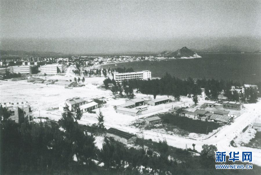 （新華全媒頭條&middot;壯闊東方潮　奮進(jìn)新時(shí)代&mdash;&mdash;慶祝改革開放40年&middot;圖文互動(dòng)）（2）從追趕時(shí)代到引領(lǐng)時(shí)代&mdash;&mdash;從深圳發(fā)展奇跡看中國(guó)改革開放40年 