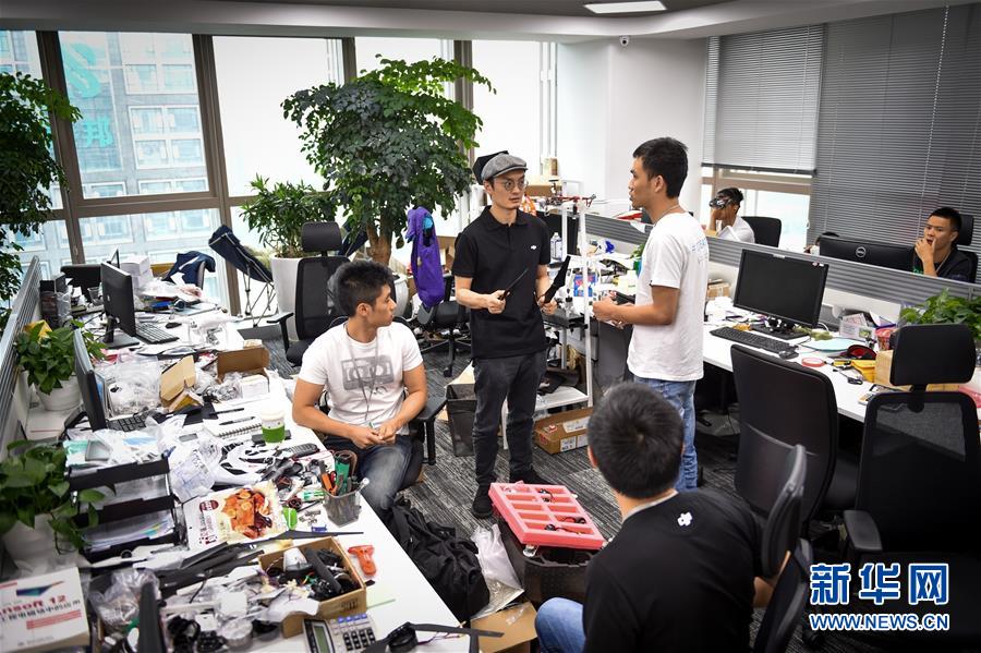 （新華全媒頭條&middot;壯闊東方潮　奮進(jìn)新時(shí)代&mdash;&mdash;慶祝改革開放40年&middot;圖文互動(dòng)）（7）從追趕時(shí)代到引領(lǐng)時(shí)代&mdash;&mdash;從深圳發(fā)展奇跡看中國(guó)改革開放40年  