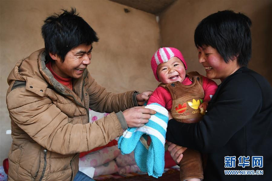 （新華全媒頭條&middot;圖文互動(dòng)）（2）打好脫貧攻堅(jiān)&ldquo;硬仗中的硬仗&rdquo;&mdash;&mdash;寫(xiě)在深度貧困地區(qū)脫貧攻堅(jiān)座談會(huì)召開(kāi)一周年之際