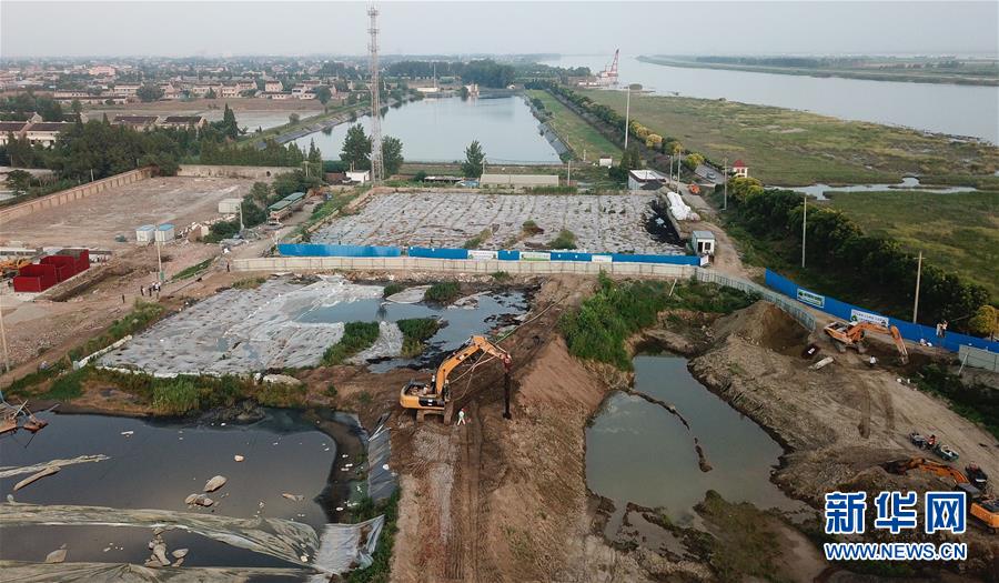 （新華視點(diǎn)&middot;圖文互動(dòng)）（2）中央督察兩年有的絲毫未改，有的不減反增&mdash;&mdash;江蘇泰興數(shù)萬噸化工廢料和污泥堆放長江邊調(diào)查