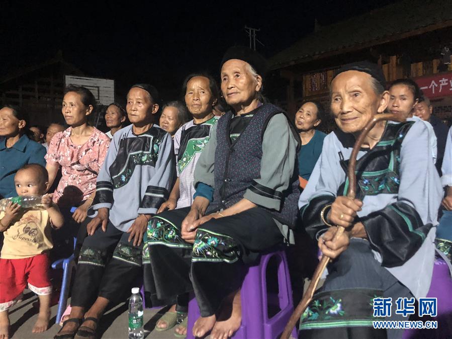 （新華全媒頭條&middot;圖文互動(dòng)）（4）安吉白茶奔向扶貧一線&mdash;&mdash;浙江黃杜村農(nóng)民黨員先富幫后富向貧困地區(qū)捐贈(zèng)&ldquo;扶貧苗&rdquo;