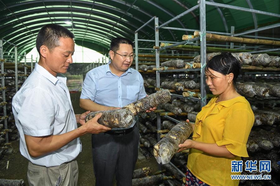 （脫貧攻堅(jiān)&middot;圖文互動(dòng)）（3）&ldquo;不畏難、不畏煩、不畏苦&rdquo;&mdash;&mdash;記&ldquo;80后&rdquo;扶貧干部李朝陽(yáng)