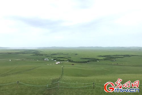 【新時(shí)代&middot;幸福美麗新邊疆】昔日紅色精神流入血脈 今朝邊疆處處開(kāi)遍幸福花