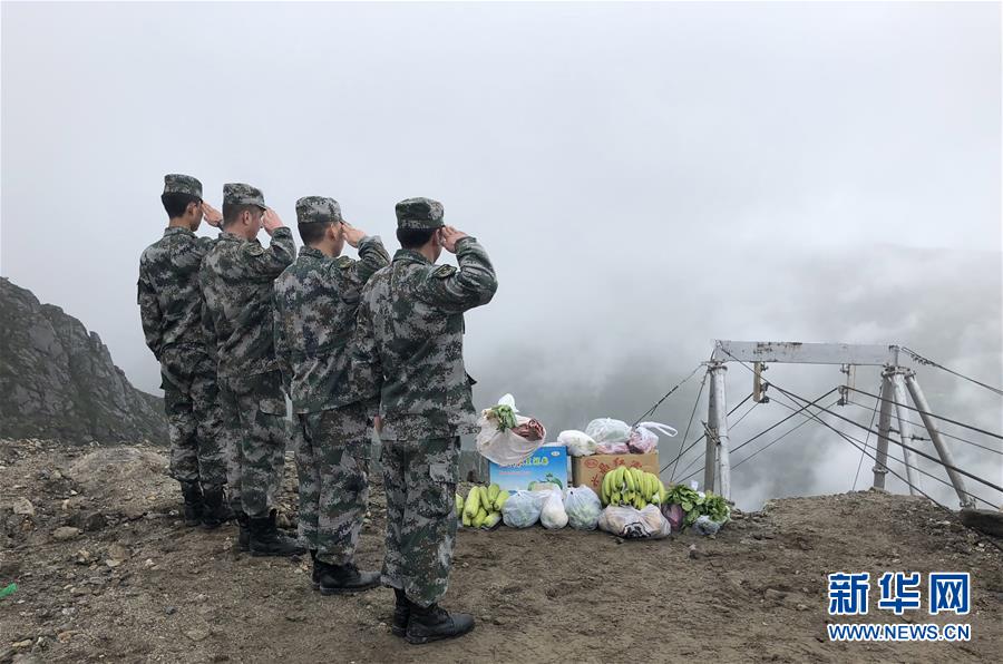 （圖文互動(dòng)）（9）特寫(xiě)：&ldquo;八一&rdquo;禮物，飛向云端哨所