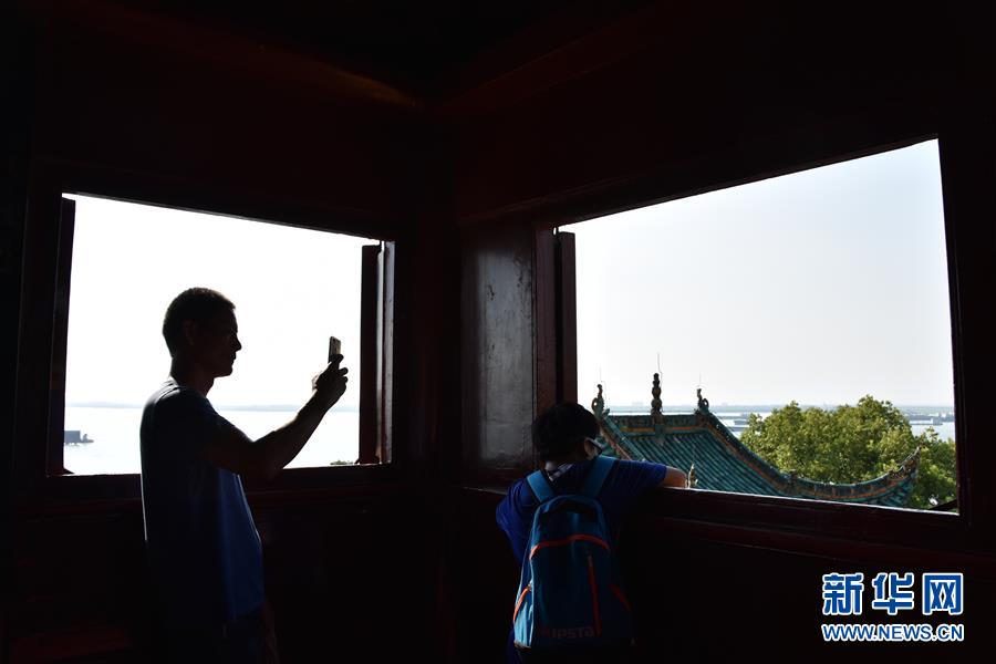 （大江奔流&mdash;&mdash;來自長江經(jīng)濟帶的報道&middot;圖文互動）（1）登岳陽樓，又見&ldquo;浩浩湯湯&rdquo;