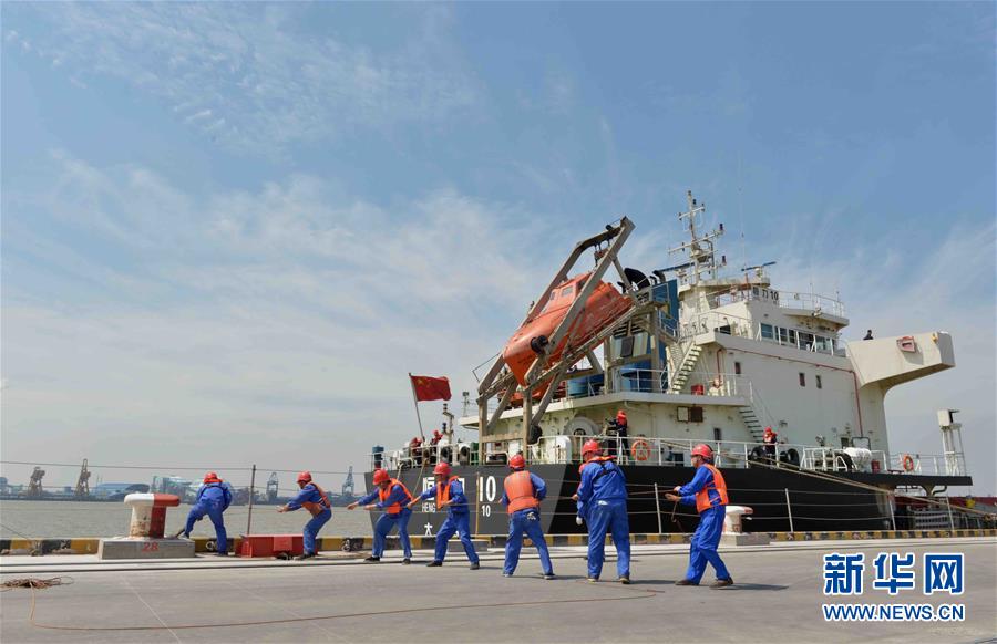 （大江奔流&mdash;&mdash;來(lái)自長(zhǎng)江經(jīng)濟(jì)帶的報(bào)道&middot;新華全媒頭條&middot;圖文互動(dòng)）（4）打造經(jīng)濟(jì)高質(zhì)量發(fā)展的強(qiáng)勁引擎&mdash;&mdash;深入推動(dòng)長(zhǎng)江經(jīng)濟(jì)帶發(fā)展述評(píng)