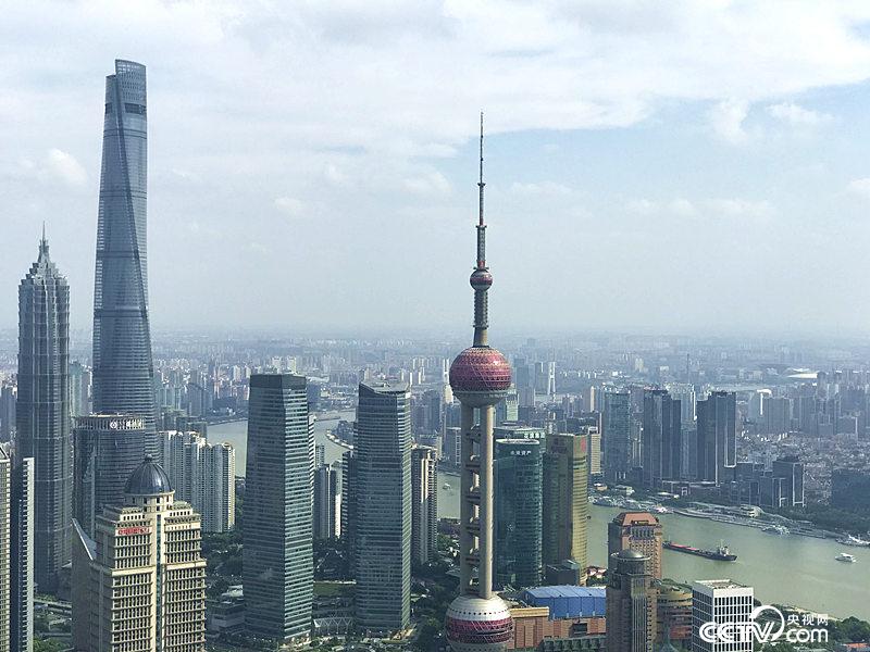 　　長三角更高質(zhì)量的一體化發(fā)展，將建成具有全球競爭力的世界級城市群。圖為上海陸家嘴（孔華/攝）