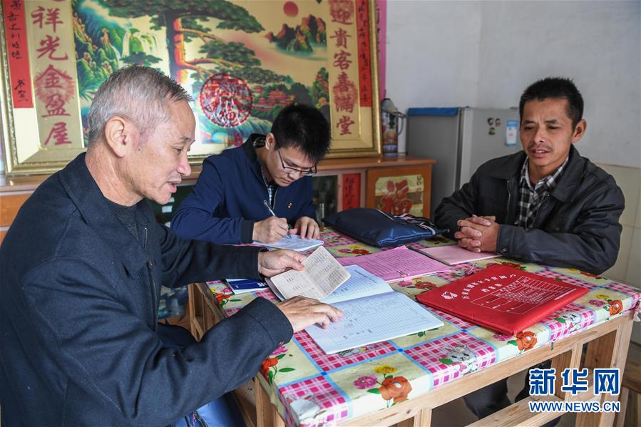 （新華全媒頭條&middot;圖文互動）（1）脫貧攻堅(jiān)的重要一步&mdash;&mdash;寫在40個貧困縣脫貧摘帽之際