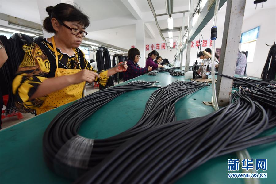 （新華全媒頭條&middot;圖文互動）（3）脫貧攻堅(jiān)的重要一步&mdash;&mdash;寫在40個貧困縣脫貧摘帽之際