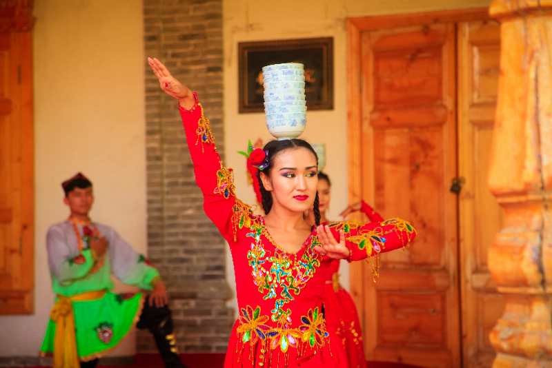 【新時(shí)代幸福美麗新邊疆】去伊犁喀贊其拜訪&ldquo;生活在宮殿里的老百姓&rdquo;