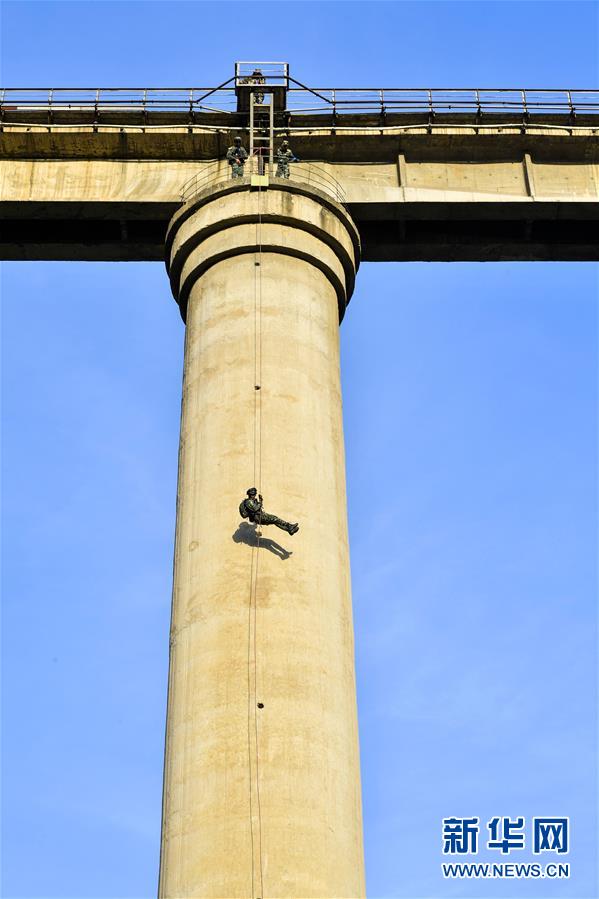 （圖文互動）（3）一切為了實(shí)戰(zhàn)&mdash;&mdash;武警部隊(duì)&ldquo;巔峰&rdquo;特戰(zhàn)比武競賽現(xiàn)場見聞