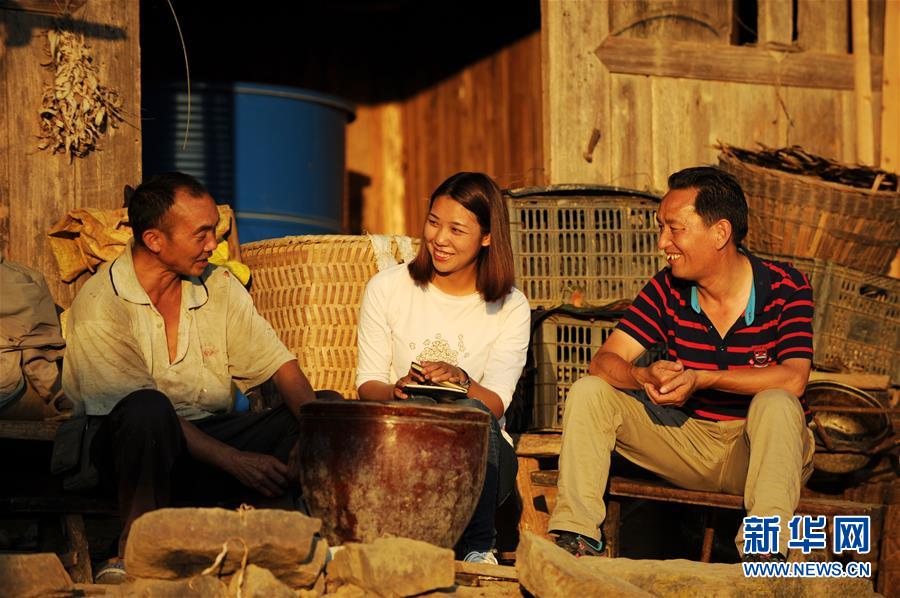 （在習(xí)近平新時(shí)代中國特色社會(huì)主義思想指引下&mdash;&mdash;新時(shí)代新作為新篇章&middot;圖文互動(dòng)）（2）三年村干部 一世農(nóng)村情&mdash;&mdash;記貴州石阡農(nóng)村扶貧干部