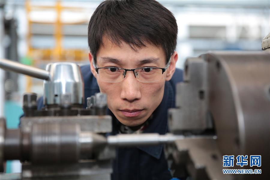 （圖文互動）（2）他用匠心守護飛機心臟&mdash;&mdash;記中國航發(fā)沈陽黎明航空發(fā)動機有限責(zé)任公司一線工人洪家光