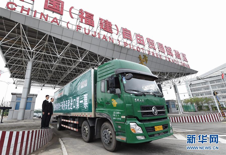 （新華全媒頭條&middot;圖文互動(dòng)）（4）揮寫(xiě)中國(guó)與世界交融發(fā)展新畫(huà)卷&mdash;&mdash;以習(xí)近平同志為核心的黨中央引領(lǐng)中國(guó)深層次全方位開(kāi)放紀(jì)實(shí)