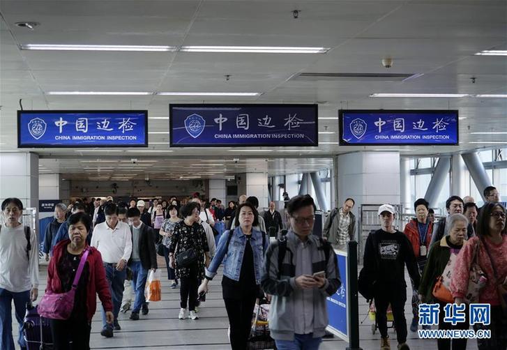 （圖文互動）（4）四十年、一扇窗&mdash;&mdash;兩地值守者眼中的羅湖橋