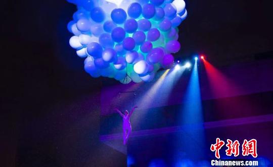 圖為燈光節(jié)現場。寧波文化廣場供圖