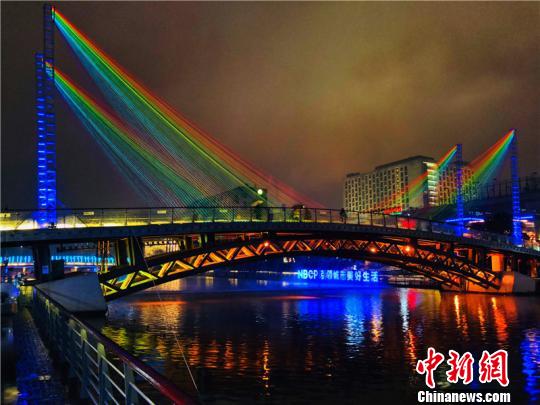 圖為燈光節(jié)現場 李佳赟 攝