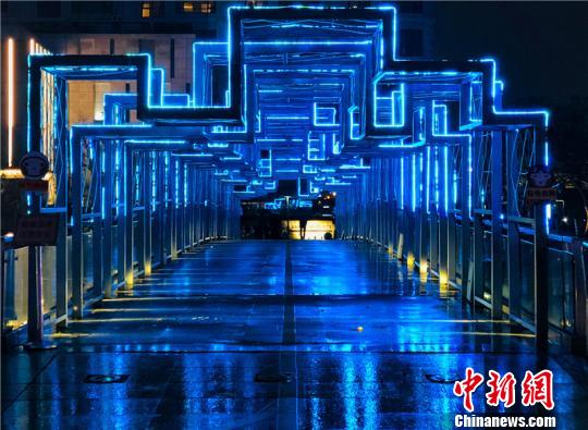 圖為燈光節(jié)現場 李佳赟 攝