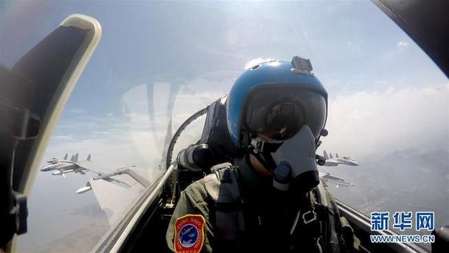 （改革先鋒風(fēng)采&middot;圖文互動）（2）戴明盟：航母戰(zhàn)斗機(jī)英雄試飛員
