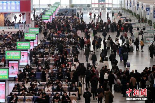 12月25日，西安北車站內人頭攢動。<a target='_blank' ><p  align=