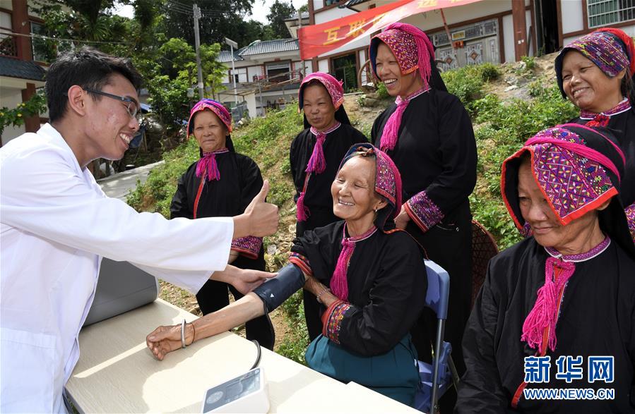 （奮進(jìn)新時(shí)代&middot;迎接兩會(huì)）（6）共享發(fā)展&mdash;&mdash;向共同富裕方向穩(wěn)步前進(jìn)