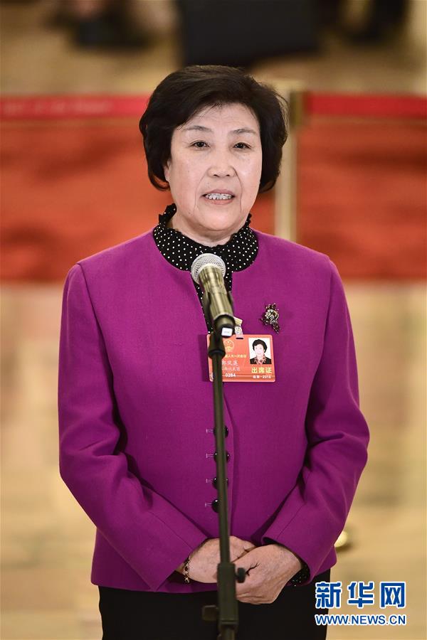 （兩會(huì)&middot;人大開幕）（6）全國(guó)人大代表接受采訪