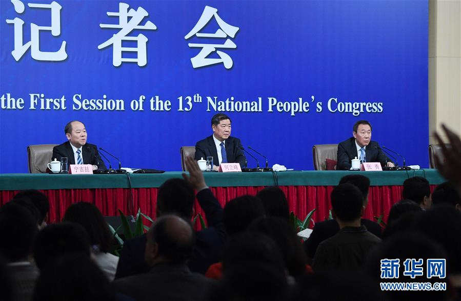 （兩會&middot;XHDW）（3）國家發(fā)改委主任何立峰等就&ldquo;創(chuàng)新和完善宏觀調(diào)控，推動高質(zhì)量發(fā)展&rdquo;答記者問