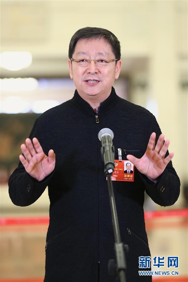 （兩會(huì)&middot;XHDW）（4）全國(guó)政協(xié)委員接受采訪