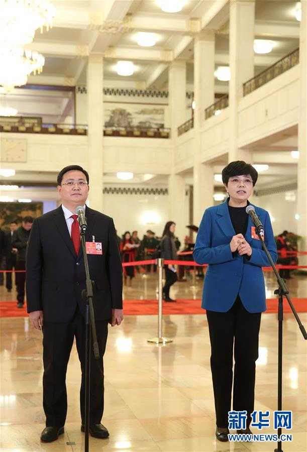 （兩會&middot;XHDW）（2）全國人大代表接受采訪