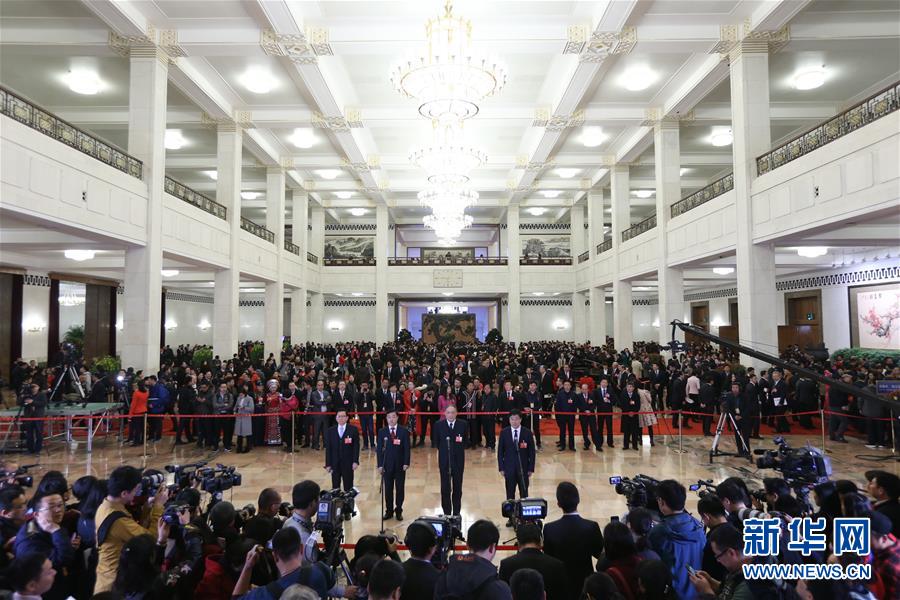 （兩會(huì)&middot;XHDW）（16）全國(guó)政協(xié)委員接受采訪