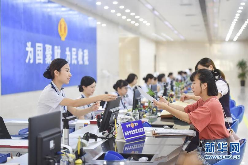 （全面深化改革這五年&middot;圖文互動）（2）跨越轉(zhuǎn)型關(guān)口 激發(fā)創(chuàng)造活力&mdash;&mdash;十八屆三中全會以來全面深化經(jīng)濟(jì)體制改革綜述