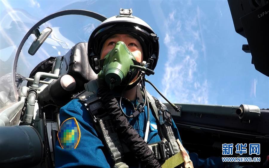 （新華全媒頭條&middot;圖文互動(dòng)）（6）戰(zhàn)鷹，為祖國(guó)奮飛&mdash;&mdash;記空軍航空兵某旅旅長(zhǎng)、特級(jí)飛行員郝井文