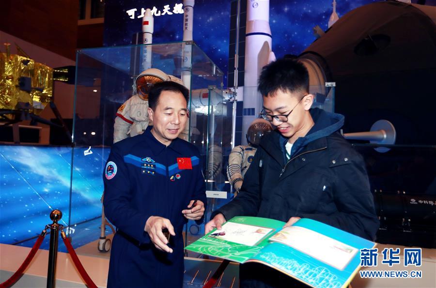 （圖文互動(dòng)）（1）&ldquo;偉大的變革&mdash;&mdash;慶祝改革開放40周年大型展覽&rdquo;迎來寒假參觀熱潮 現(xiàn)場(chǎng)觀眾人數(shù)突破300萬