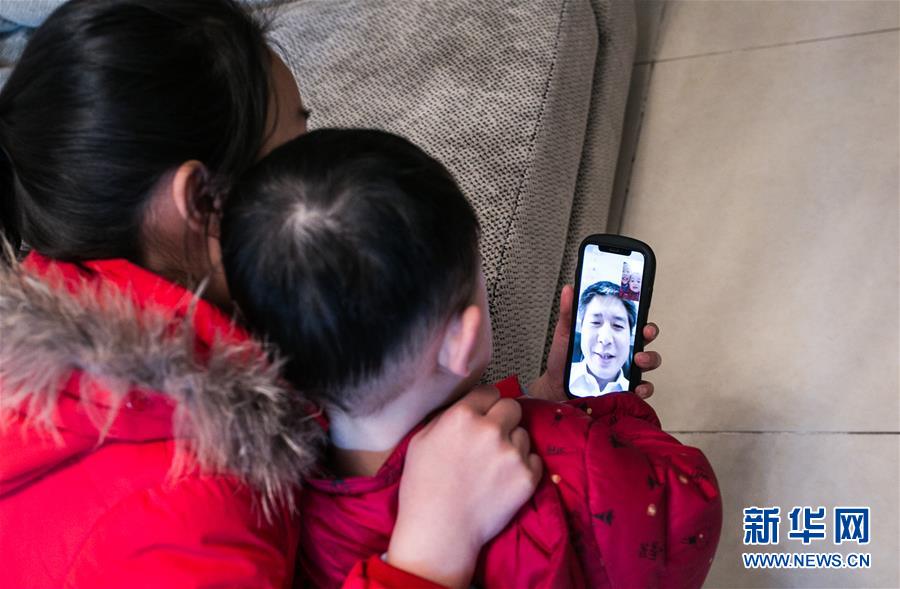 （新春走基層&middot;圖文互動）（2）車站，懂得大海的浪漫&mdash;&mdash;&ldquo;一帶一路&rdquo;夫妻的春節(jié)連線