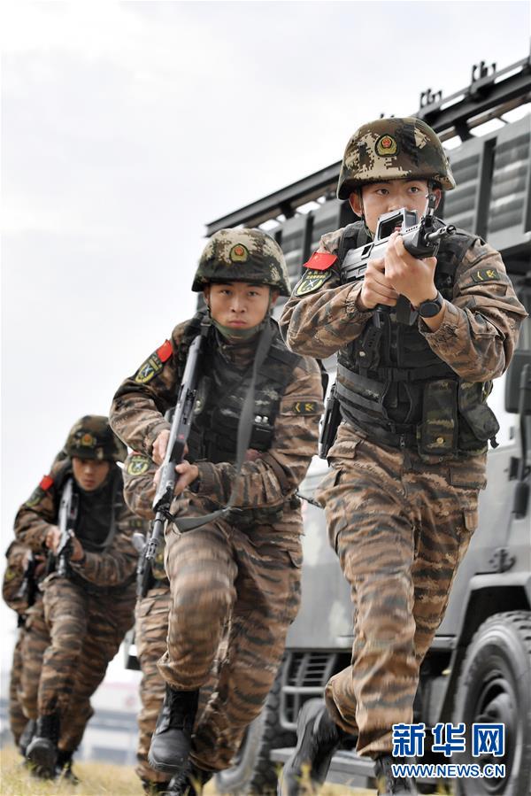 （新華全媒頭條&middot;圖文互動(dòng)）（5）向祖國(guó)報(bào)告：我在戰(zhàn)位守萬(wàn)家團(tuán)圓&mdash;&mdash;解放軍和武警部隊(duì)新春佳節(jié)備戰(zhàn)執(zhí)勤記事
