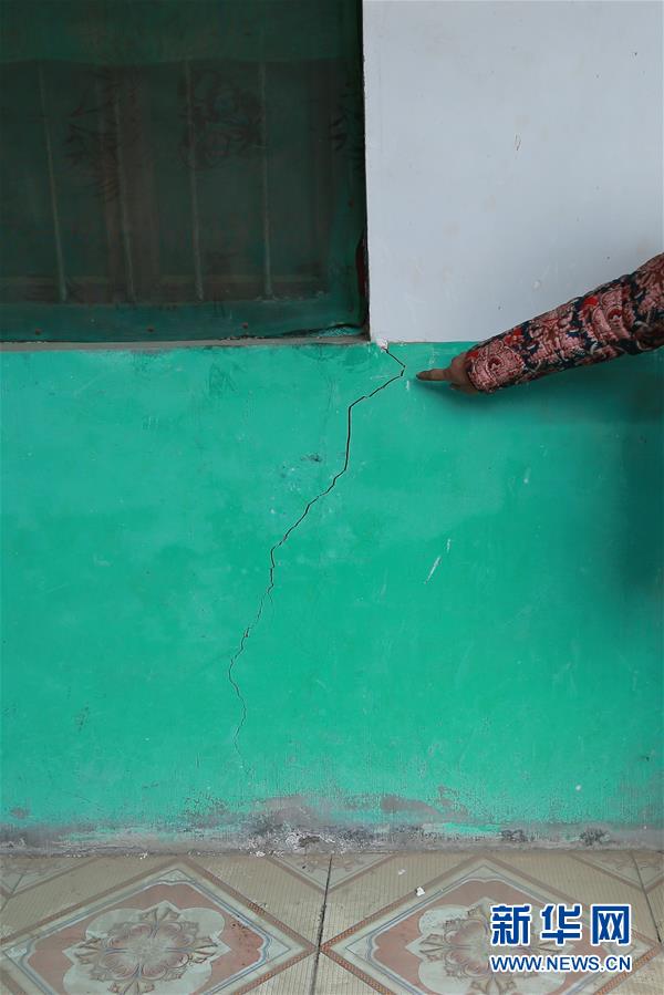 （新華視點(diǎn)&middot;圖文互動(dòng)）（4）挖掘作業(yè)距漢墓中心僅20米，村民住房出現(xiàn)裂縫&hellip;&hellip;&ldquo;造地&rdquo;如何變挖山？