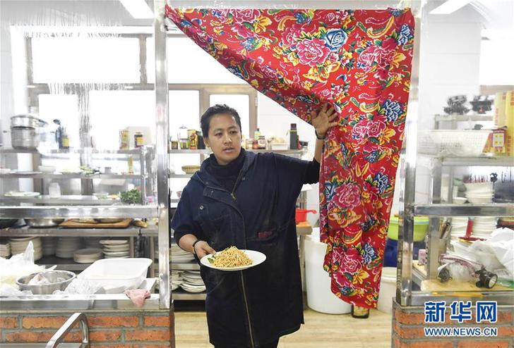 （在習(xí)近平新時(shí)代中國(guó)特色社會(huì)主義思想指引下&mdash;&mdash;新時(shí)代新作為新篇章&middot;圖文互動(dòng)）（5）三年，從無名小屯到聲名遠(yuǎn)播&mdash;&mdash;這個(gè)&ldquo;雪鄉(xiāng)&rdquo;是如何做到的？