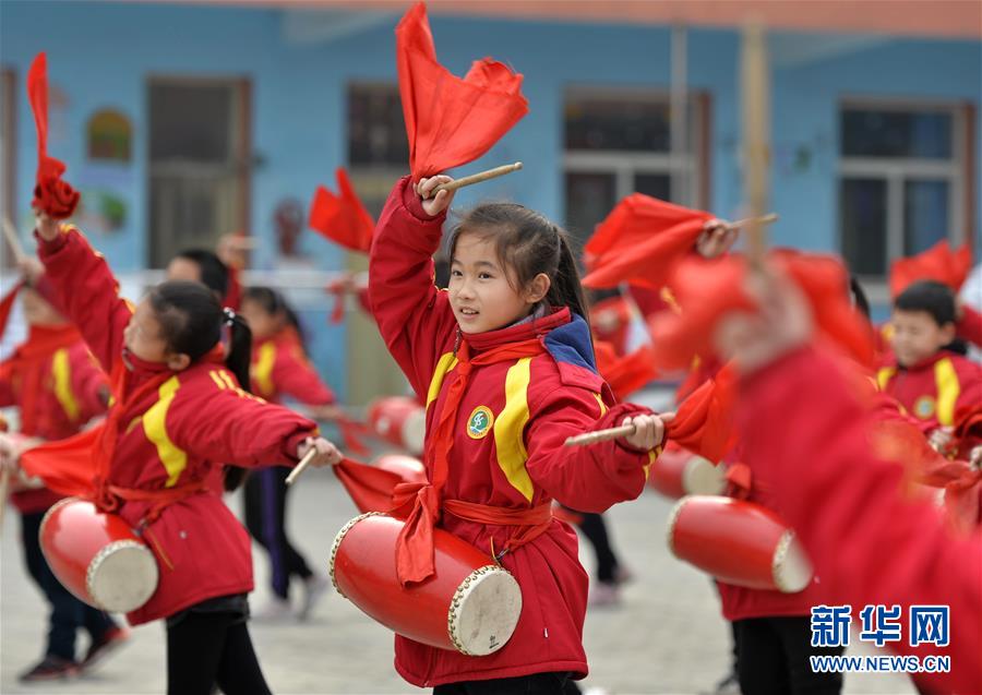 （新華全媒頭條&middot;兩會(huì)精神看落實(shí)&middot;圖文互動(dòng)）（5）把握時(shí)代脈搏　聆聽時(shí)代聲音&mdash;&mdash;落實(shí)全國兩會(huì)精神堅(jiān)定文化自信述評(píng)