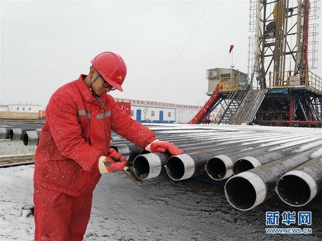 （走基層 聽民聲&middot;圖文互動）（2）&ldquo;條件進步了，好作風(fēng)沒變&rdquo;&mdash;&mdash;記者夜守大慶油田1205鉆井隊