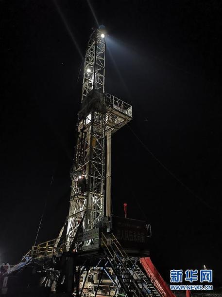 （走基層 聽民聲&middot;圖文互動）（3）&ldquo;條件進步了，好作風(fēng)沒變&rdquo;&mdash;&mdash;記者夜守大慶油田1205鉆井隊