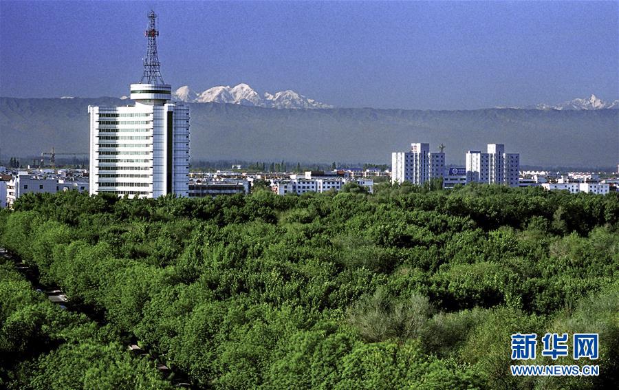 （壯麗70年&middot;奮斗新時代&middot;圖文互動）（2）記者蹲點(diǎn)手記：感受&ldquo;戈壁明珠&rdquo;嶄新容顏