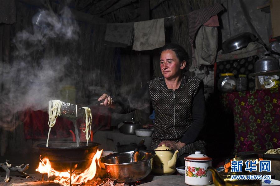 （新華全媒頭條&middot;圖文互動(dòng)）（5）一步千年，&ldquo;最后的沙漠部落&rdquo;遷入新家園