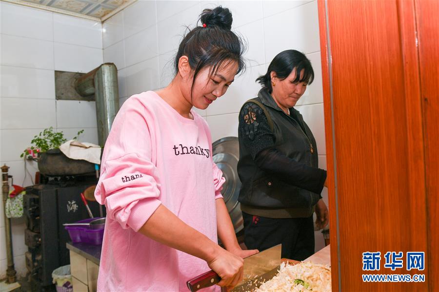 （壯麗70年&middot;奮斗新時(shí)代&middot;圖文互動(dòng)）（2）情同一家，守望相助，共奔小康&mdash;&mdash;內(nèi)蒙古興安盟巴彥敖包嘎查民族團(tuán)結(jié)見聞