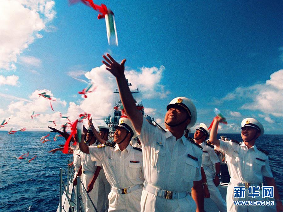 （新華全媒頭條&middot;人民海軍70年&middot;圖文互動(dòng)）（1）向海圖強(qiáng)春潮涌&mdash;&mdash;黨中央、中央軍委和習(xí)主席關(guān)心人民海軍建設(shè)發(fā)展紀(jì)實(shí)